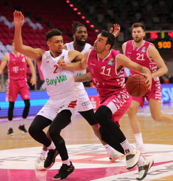 尔萨德与沙 尔萨德与沙