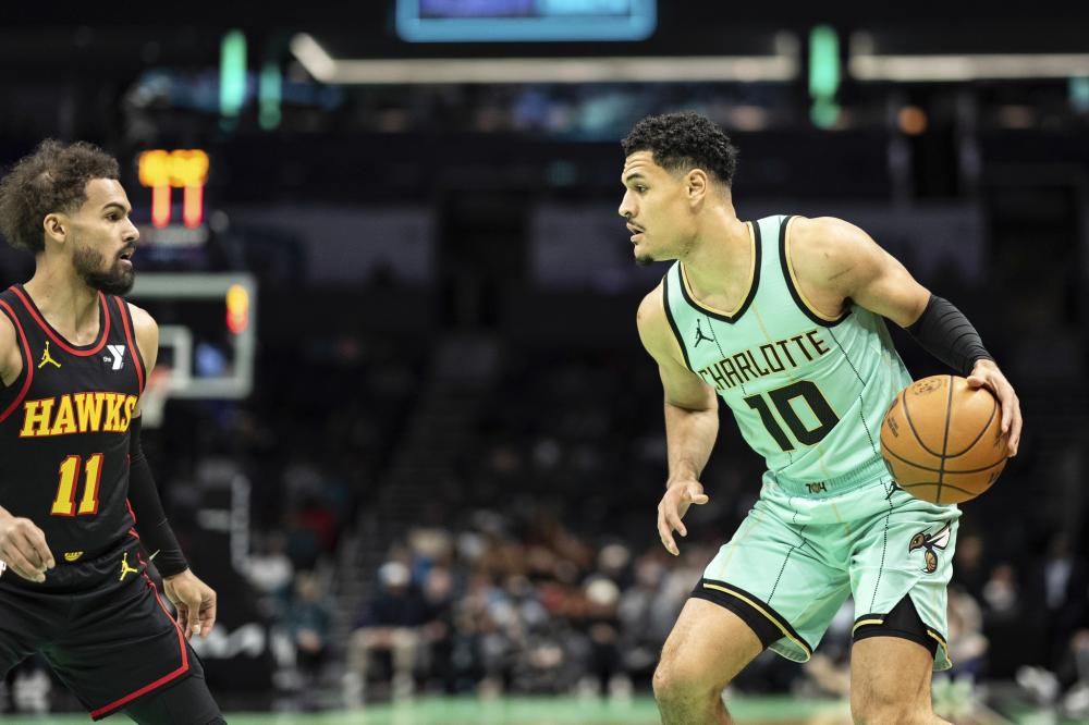 他不仅参加 他不仅参加